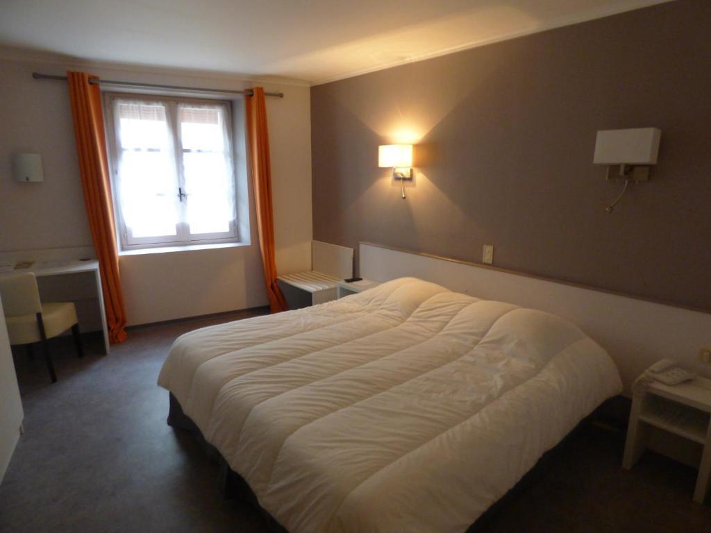 Hotel Du Centre Pierrelatte Bagian luar foto