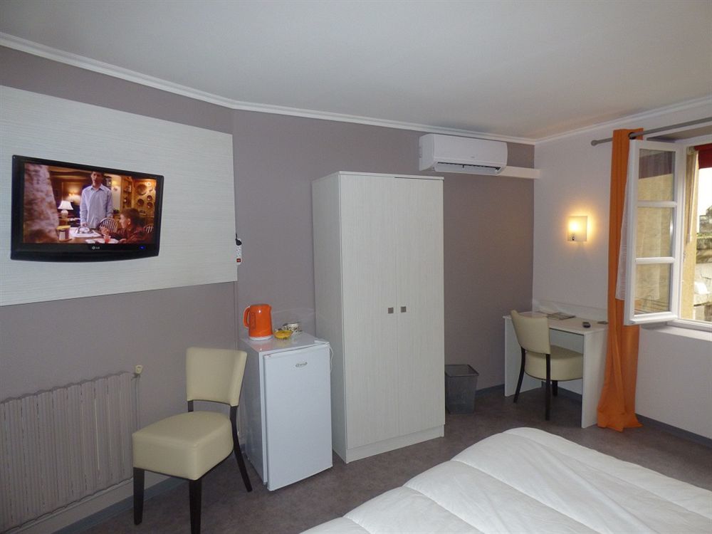 Hotel Du Centre Pierrelatte Bagian luar foto