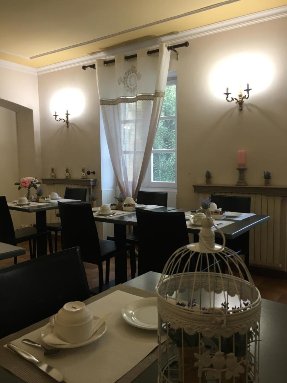 Hotel Du Centre Pierrelatte Bagian luar foto